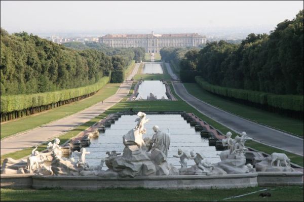 Der Königspalast von Caserta © Wikipedia