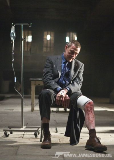 Der verletzte Mr. White (Jesper Christensen) aus