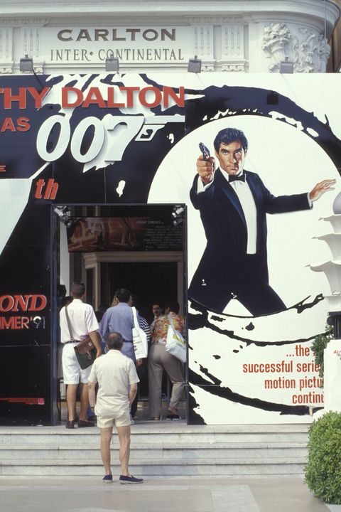bond-17-carlton-hotel-1990.jpeg